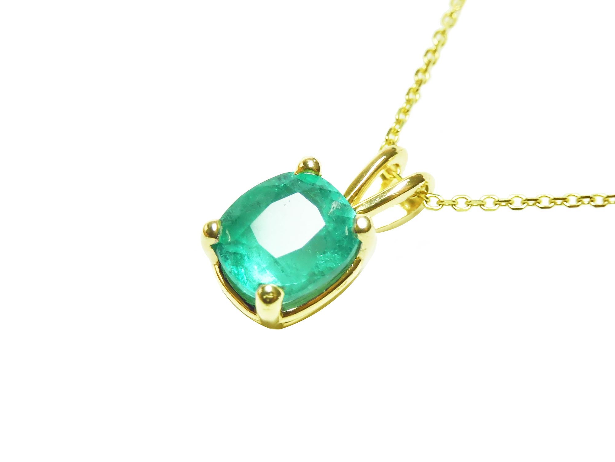 Colombian emerald solitaire pendant