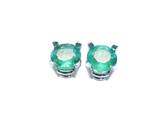 White gold emerald stud earrings