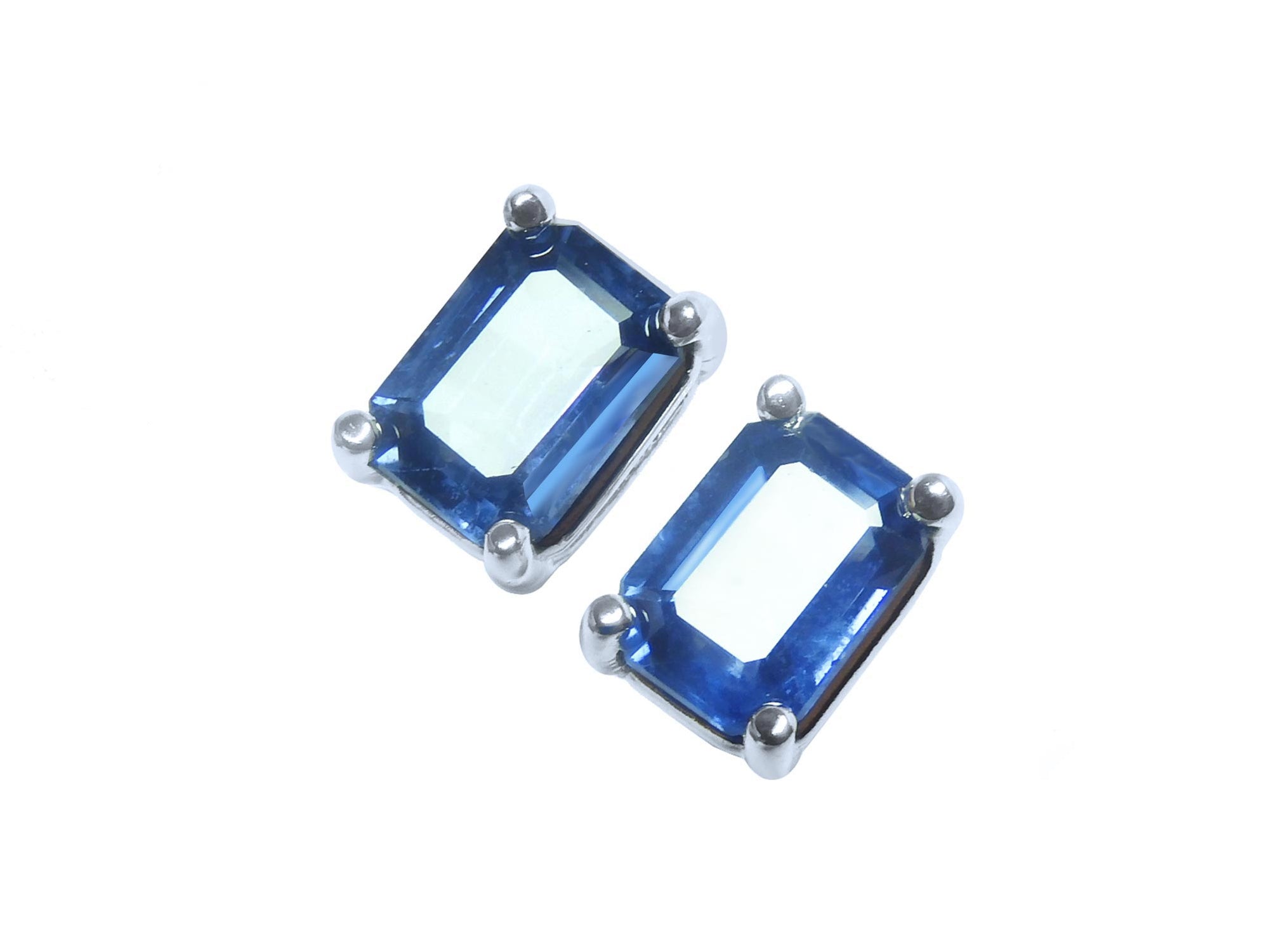 Solitaire blue sapphire earrings
