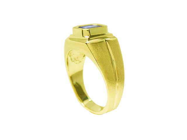 Affordable men&#39;s ring with sapphire