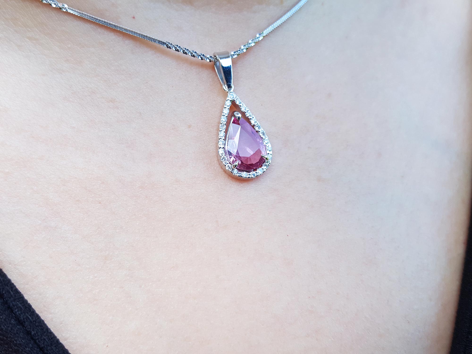 Gold and sapphire jewelry for mother’s day 