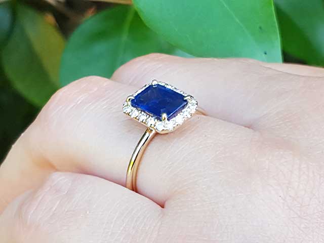 Sapphire ring halo diamonds