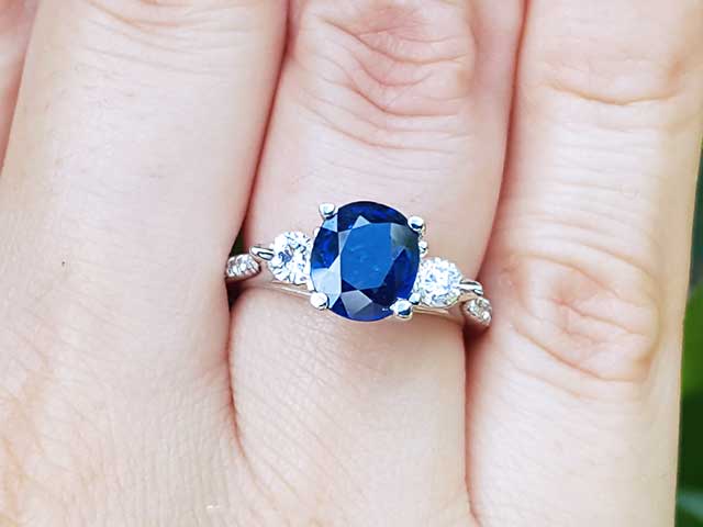 Natural Sapphire and diamond ring