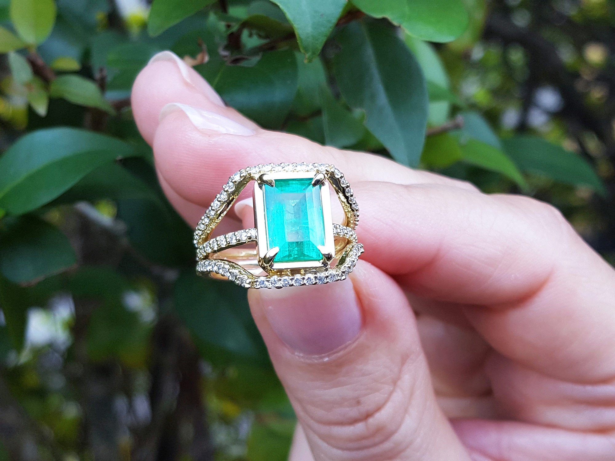 18k oro amarillo anillo con esmeralda genuina y diamantes naturales