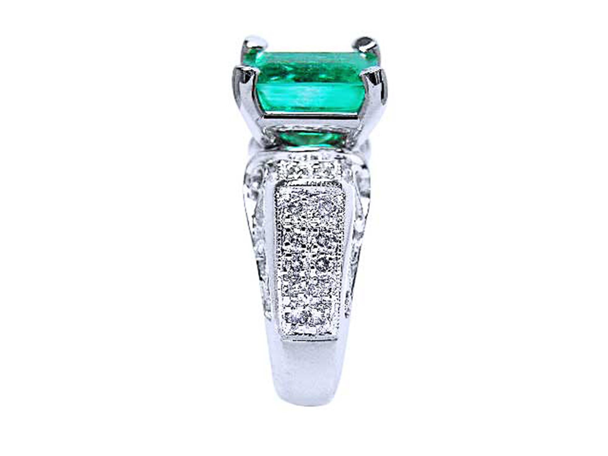 Esmeralda cuadrada colombiana en anillo de oro blanco 18k para mujer