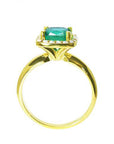 The lateral side of this Colombian emerald cushion cut ring shows the top setting, gallery and band profile.