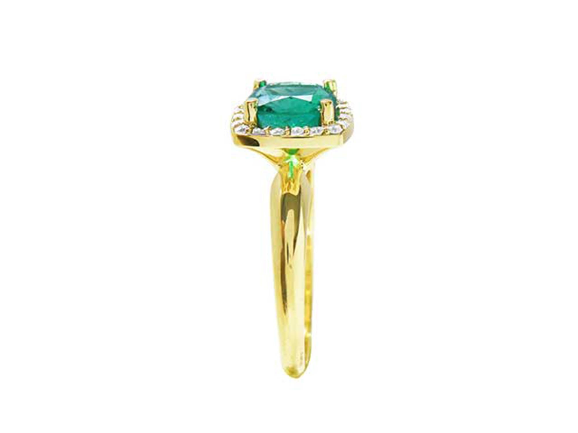 The side profile of this natural emerald ring displays the side of the gem and downside of the band.
