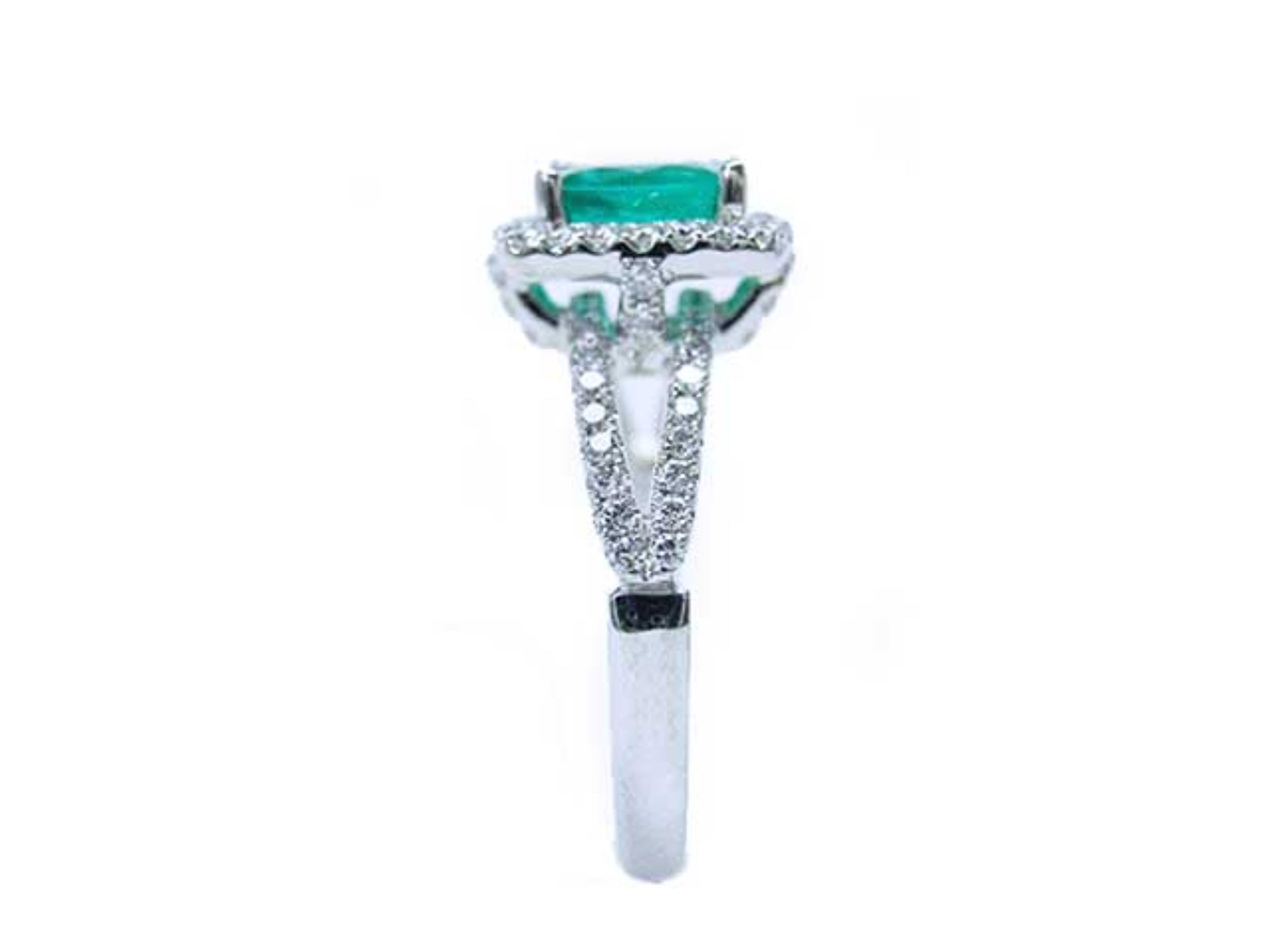 Side profile in this white gold emerald ring, where the top setting, gallery, split shank and ring band are more visibles.