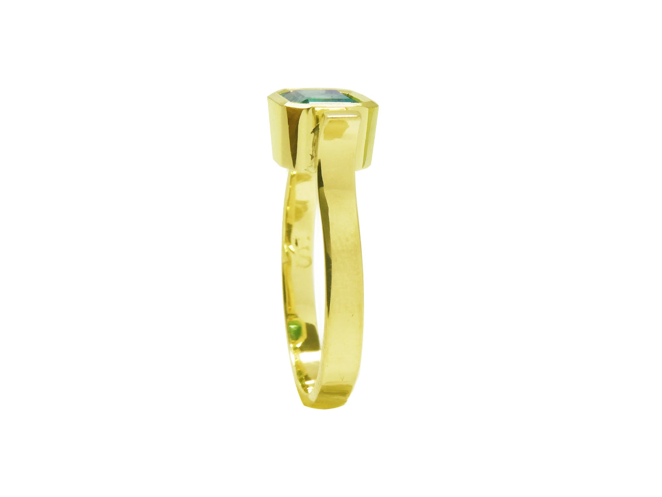The top side and band profile in shown in this ring's image