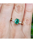 A natural colombian emerald GIA certified F1 ladies' emerald and diamond ring 14k gold.