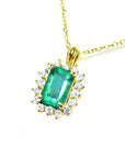 Gold necklace with a genuine colombian emerald pendant on a left-side position topside visible.