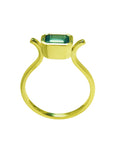 Plain lateral profile of a solitaire emerald ring bezel set in yellow gold