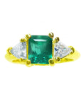 A natural colombian emerald square cut and side trillion cut diamonds, in 18k yellow gold, for ladies.