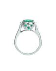 Anillo de oro blanco 14k con esmeralda colombiana corte cojín de 3.92 ct y halo de diamantes.