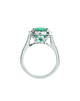 Anillo de oro blanco 14k con esmeralda colombiana corte cojín de 3.92 ct y halo de diamantes.