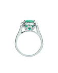 Anillo de oro blanco 14k con esmeralda colombiana corte cojín de 3.92 ct y halo de diamantes.
