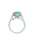 Anillo de oro blanco 14k con esmeralda colombiana corte cojín de 3.92 ct y halo de diamantes.