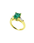 Top and lateral view of a 14k gold emerald ring with side diamonds.