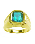 This natural emerald solitaire ring for men shows the top and its two sides design in yellow gold.