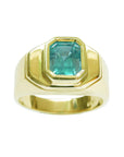 The top profile view of this emerald Muzo mine colombian emerald bezel set solitaire ring for men in yellow gold shows sides design.