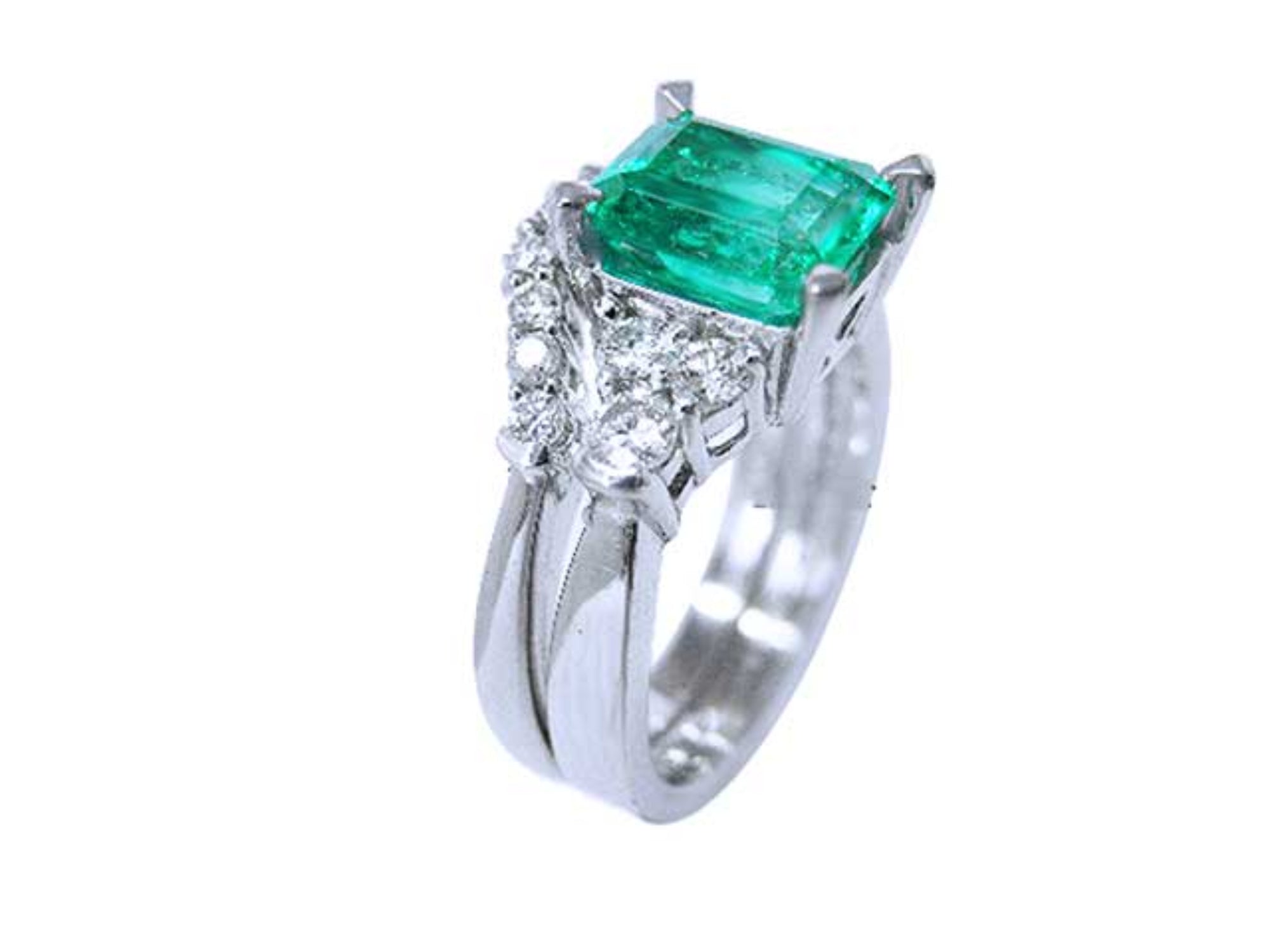 On top the square emerald with side diamonds and matching band side profiles displayed.