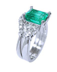 On top the square emerald with side diamonds and matching band side profiles displayed.