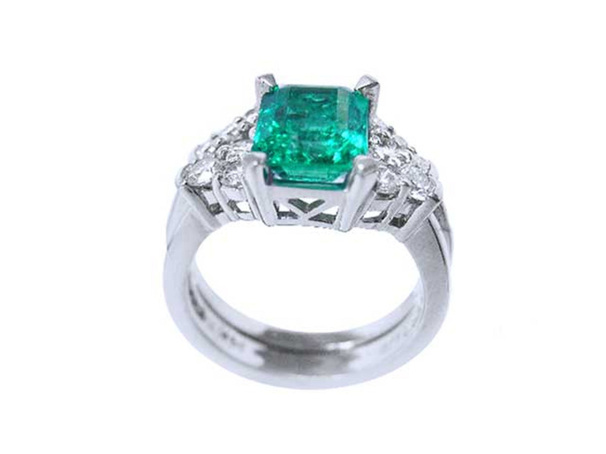 A square emerald on top of the ring, showing its lateral gallery and band ring profile.