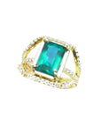 Anillo de oro 18k con esmeralda colombiana rectangular de 2.86 ct y tres filas de diamantes.