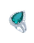 Anillo de compromiso oro 18k con esmeralda colombiana corte pera 4.02 ct y halo de diamantes.