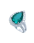 Anillo de compromiso oro 18k con esmeralda colombiana corte pera 4.02 ct y halo de diamantes.