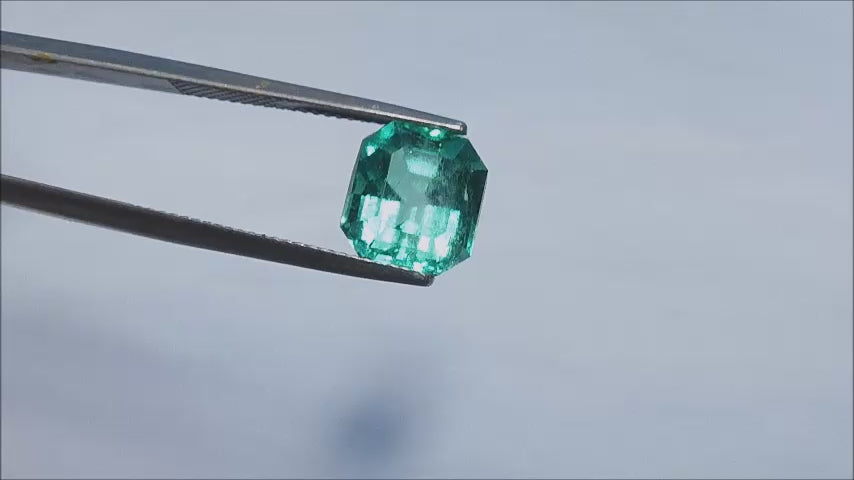 loose GIA certified Colombian emerald