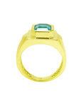 The lateral side of a gold solitaire ring for men top setting and gallery profile visibles.