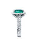 Anillo de oro blanco 14k con esmeralda colombiana corte cojín de 3.92 ct y diamantes.