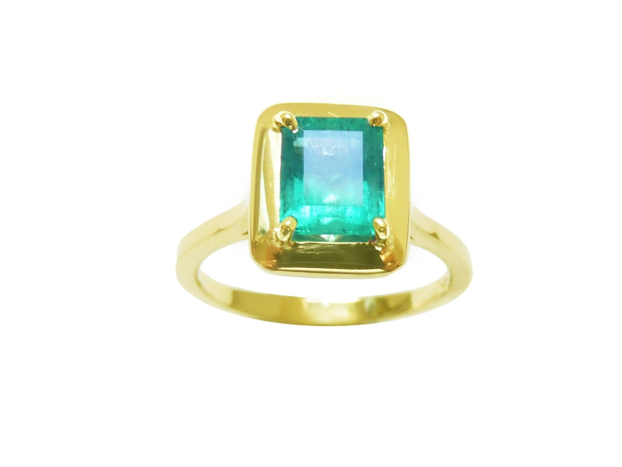 The top view of this solitaire emerald ring displays the rectangular emerald-cut emerald and sideway the ting's band.
