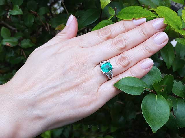 Women rings emerald size 