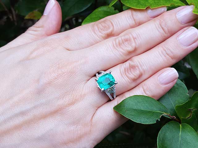 Colombian emerald women rings