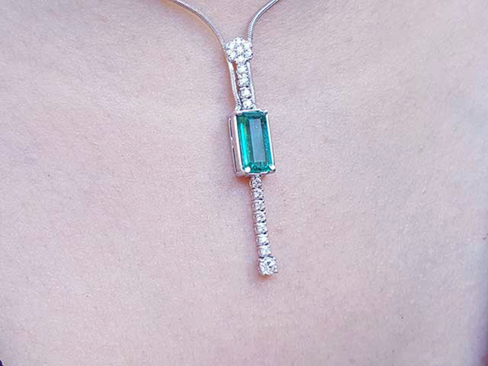 Emerald and diamond necklace elongated emerald-cut natural Muzo mines with straight row of natural diamonds