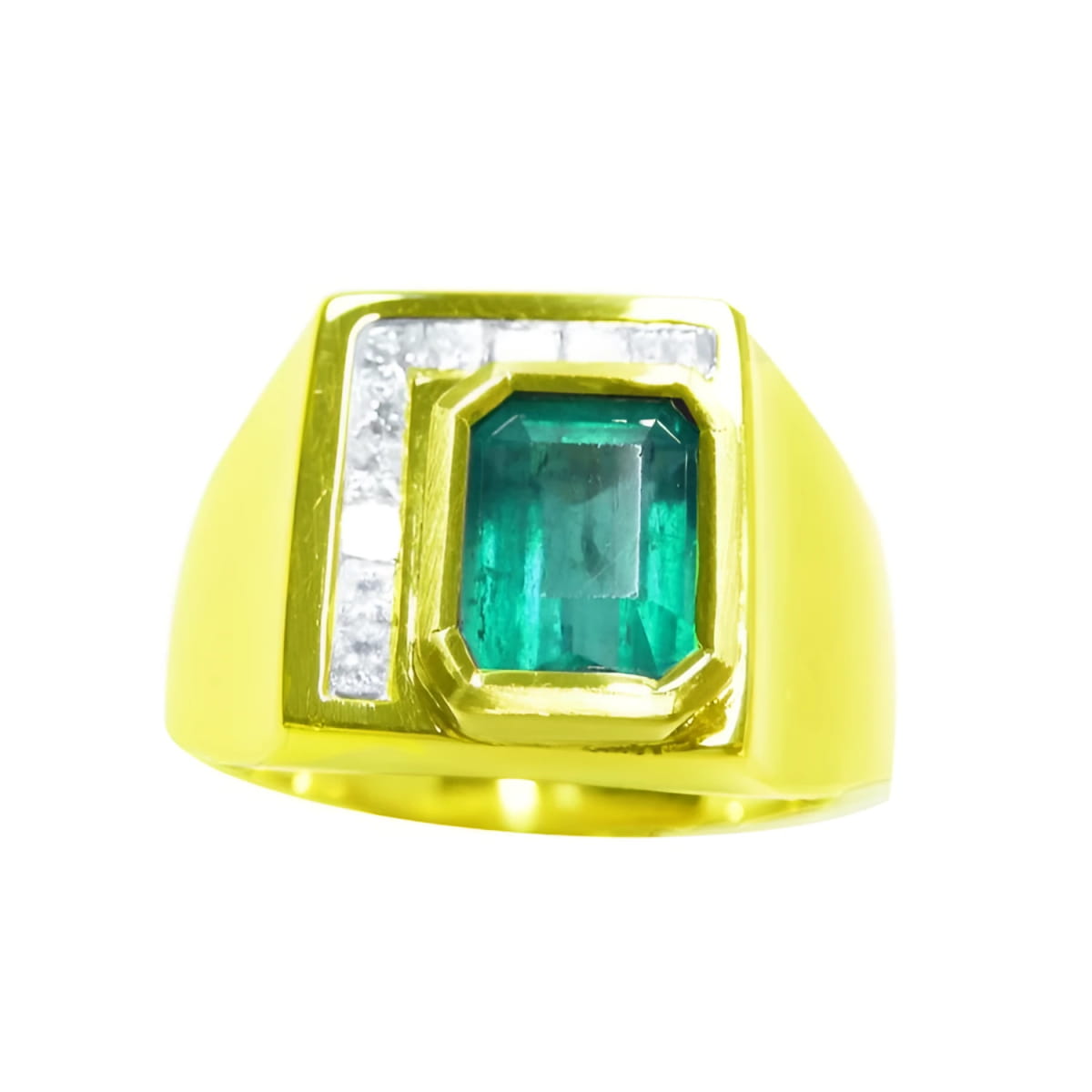 A natural colombian emerald ring for men and princess cut diamonds, crafted in 18k yellow gold.