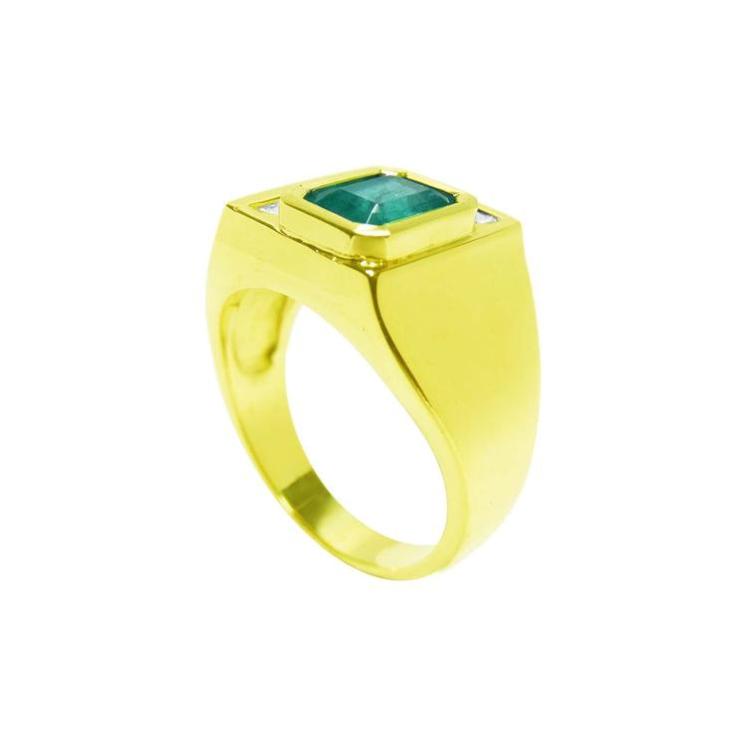 Men's 18K yellow gold ring with a rectangular emerald and two princess-cut diamonds.