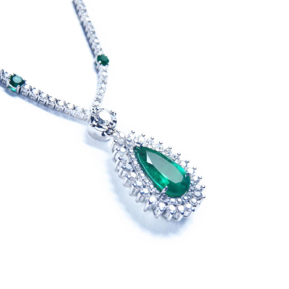 Colombian pear cut emerald necklace 2.35 carats pear-shaped Muzo emerald with a rich, deep green hue, set in 18K white gold