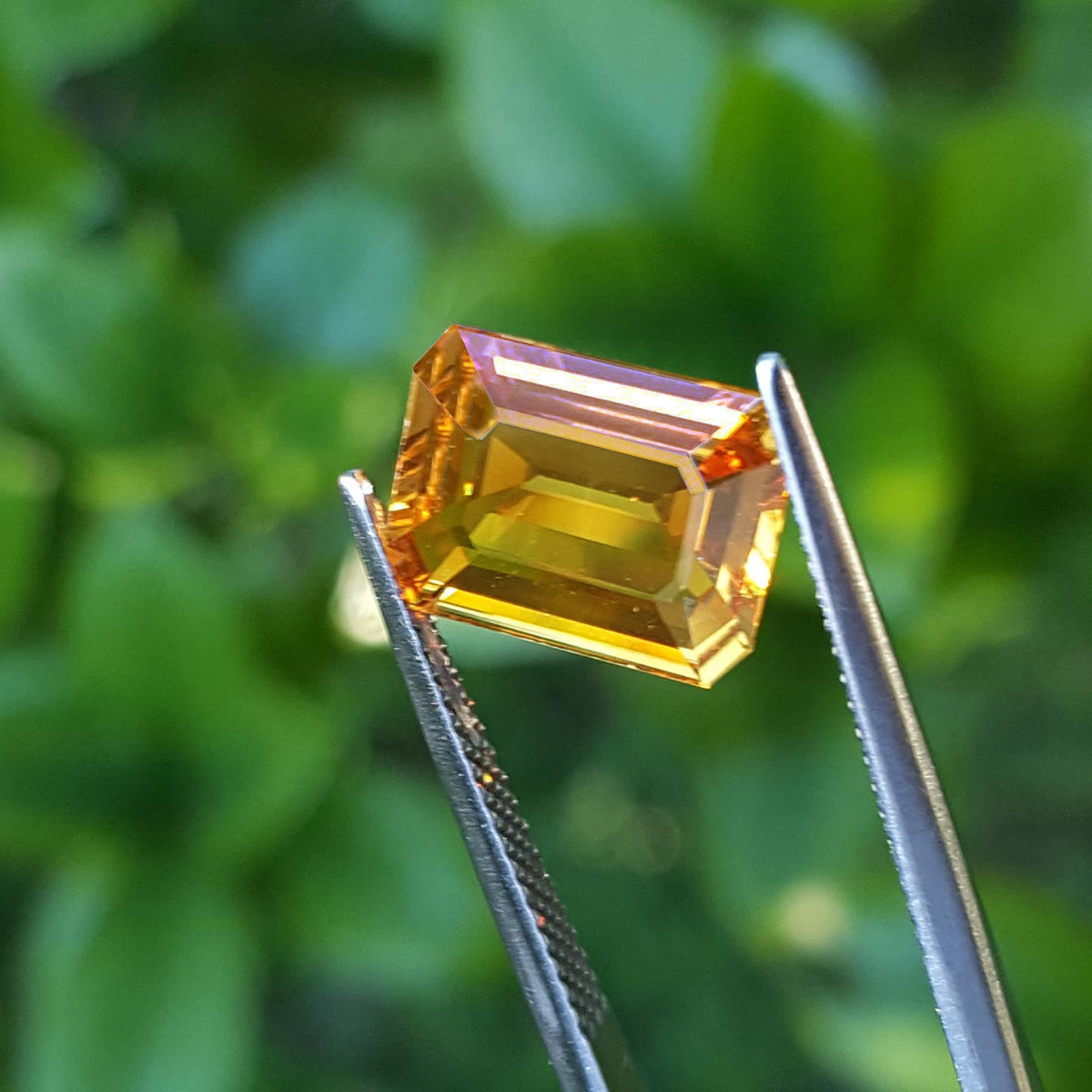 4.05 Carats Loose Natural Sapphire Intense Sparkling Yellow Gemstone Emerald-cut