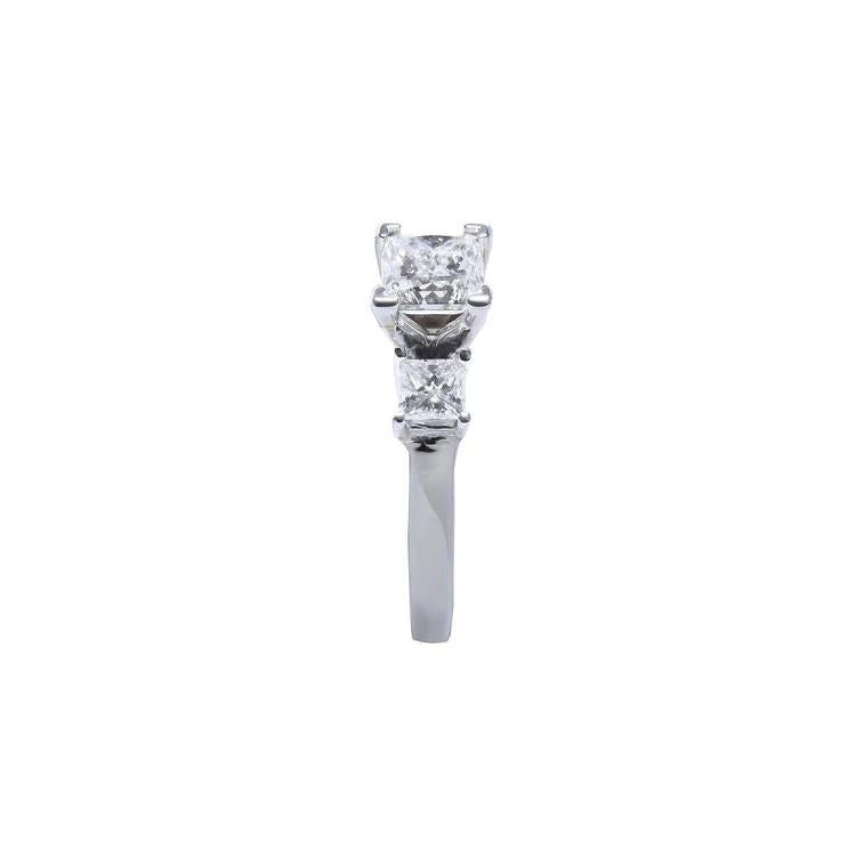 White gold 14K three-stone ring with a central princess cut diamond flanked by two smaller princess cut diamonds.