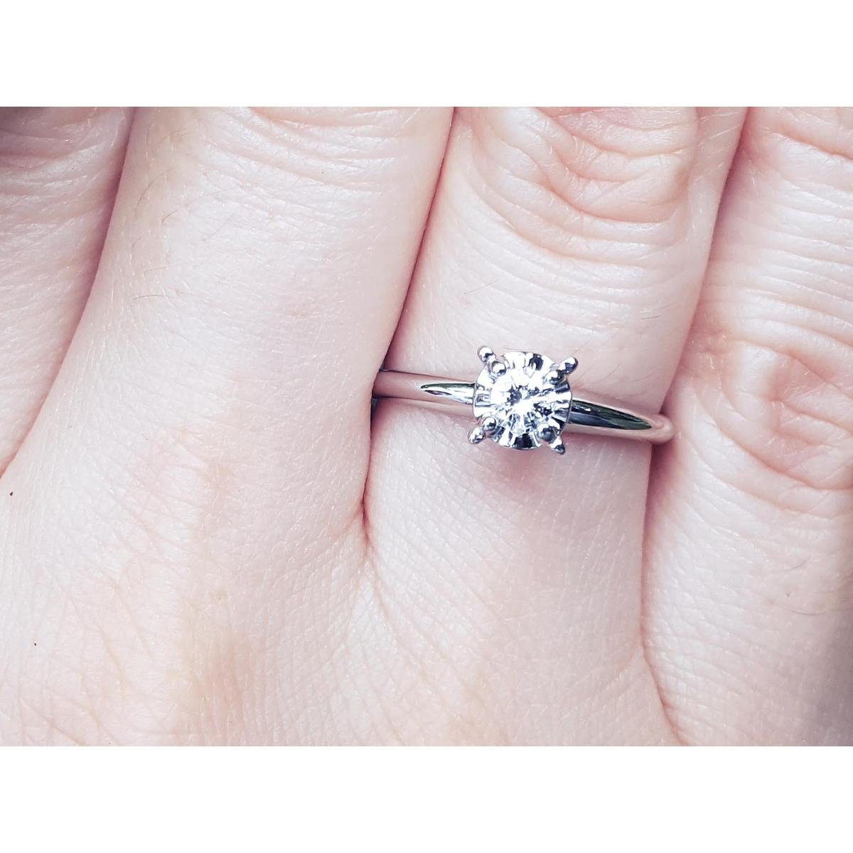 Natural diamond ring