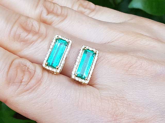Halo diamond emerald stud earrings