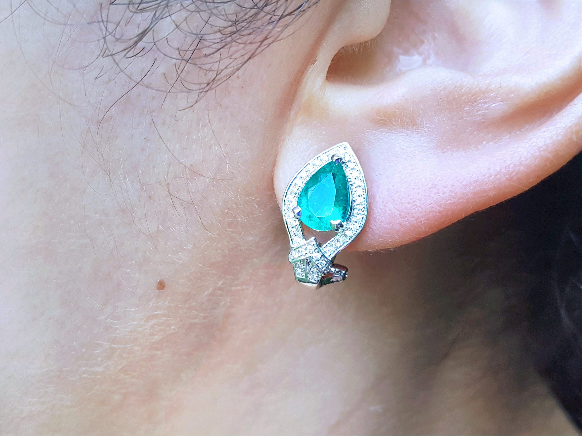  Muzo Colombian emerald earrings