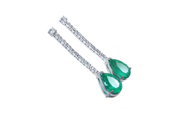 White and yellow gold fine emerald jewelry