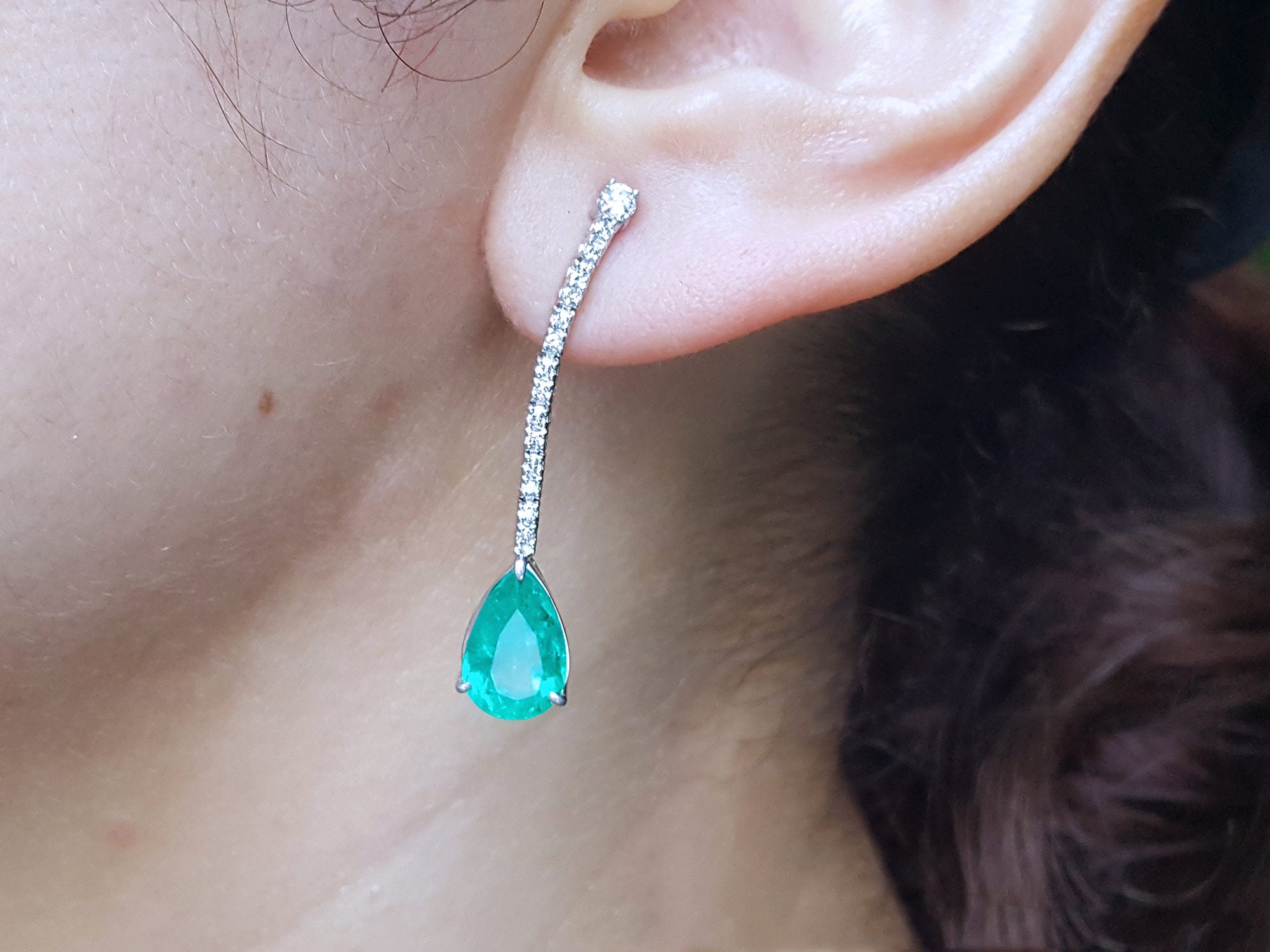 Dangle Colombian emerald earrings