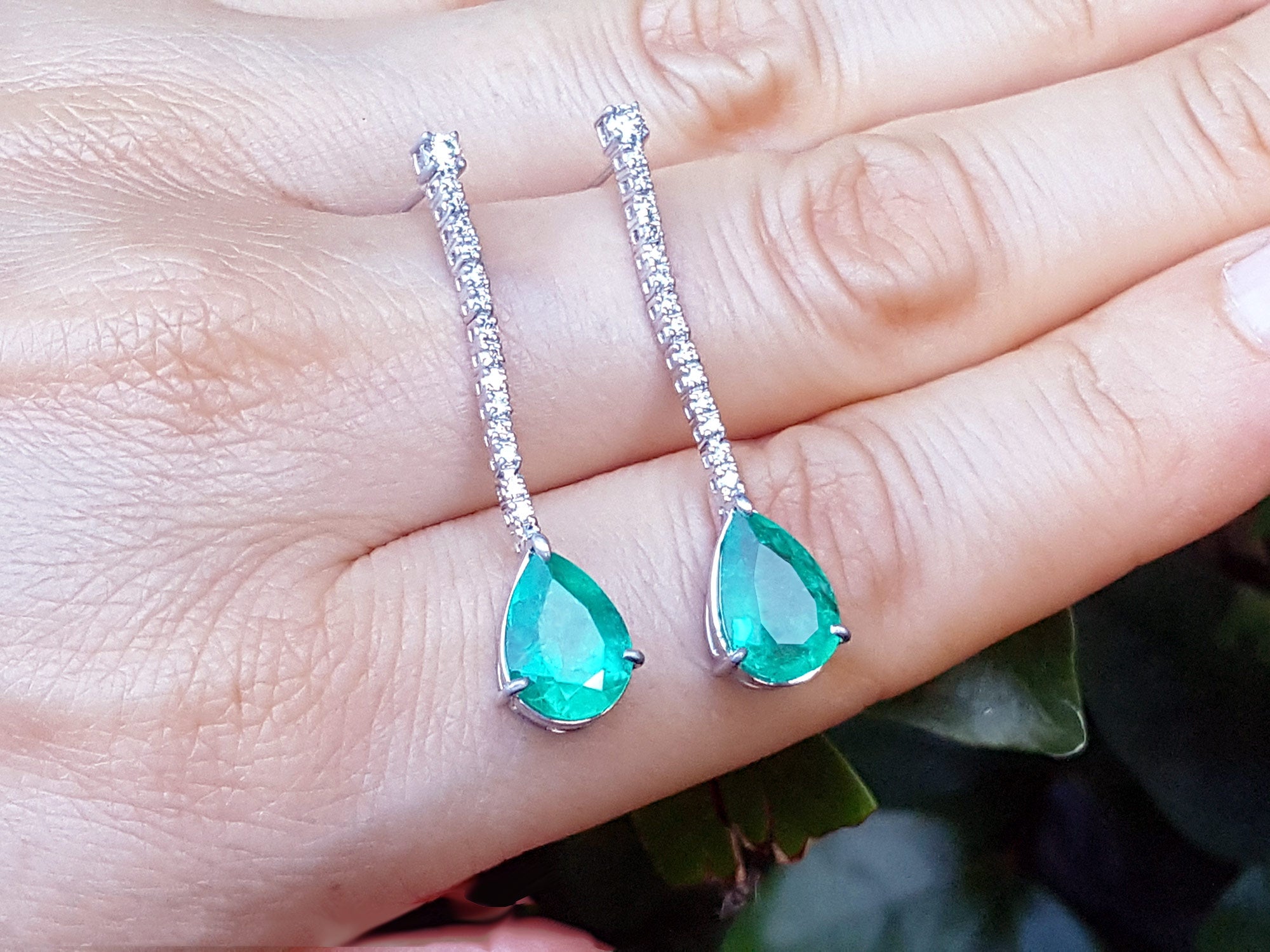 Gift for Mother&#39;s Day emerald earrings