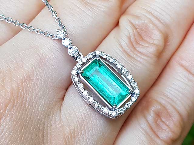 USA Hand made emerald earrings