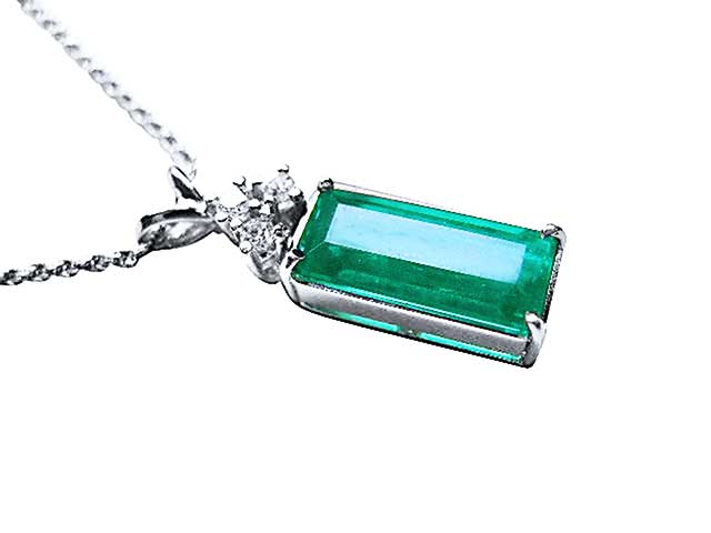 emerald and diamond mother’s day jewelry